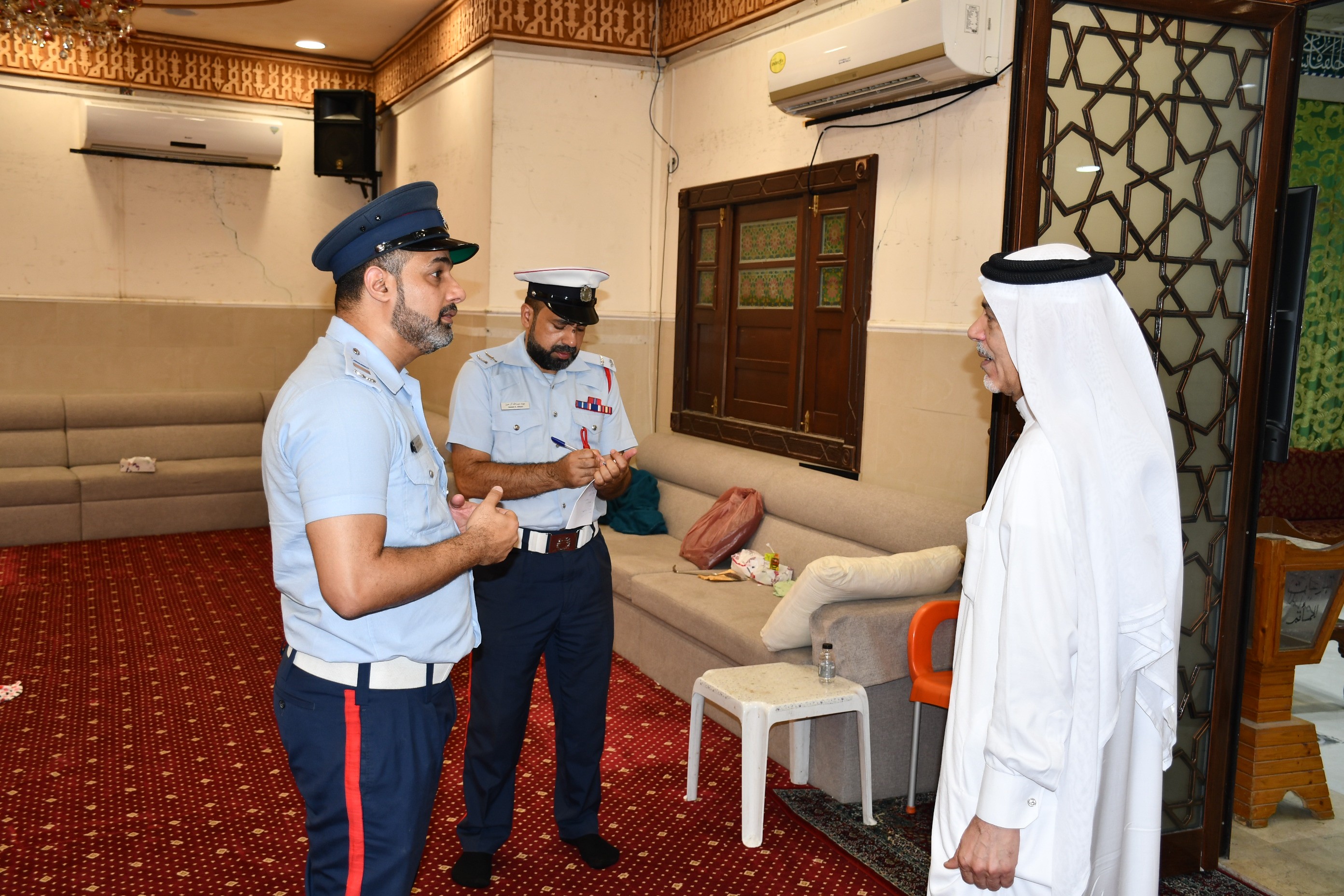 الإدارة العامة للدفاع المدني تنفذ حملة توعوية لدور العبادة بمناسبة موسم عاشوراء<